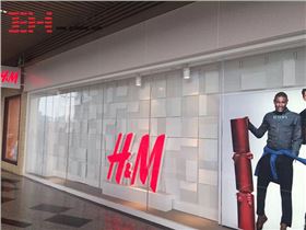 【簡單之美】櫥窗白色沖孔鋁單板裝飾效果-八和建材 【簡單之美】櫥窗白色沖孔鋁單板裝飾效果-八和建材