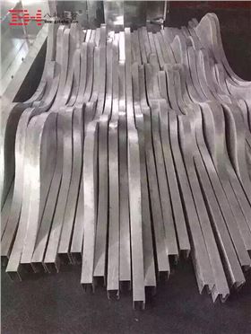 專注異型鋁單板背景墻及弧形鋁方通解決方案4 專注異型鋁單板背景墻及弧形鋁方通解決方案4