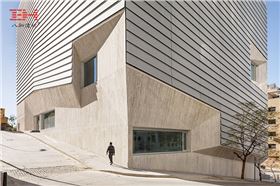 灰色沖孔鋁單板裝飾考古遺跡上的圖書館外墻05.jpg 灰色沖孔鋁單板裝飾考古遺跡上的圖書館外墻05.jpg