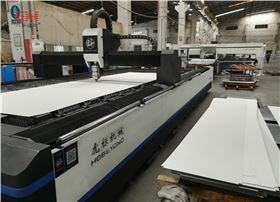 超微孔面板開料.jpg 超微孔面板開料.jpg