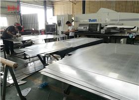 底板開料.jpg 底板開料.jpg