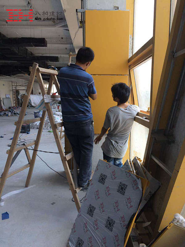 【圓大廈施工現場】室內方形包柱鋁單板安裝 【圓大廈施工現場】室內方形包柱鋁單板安裝