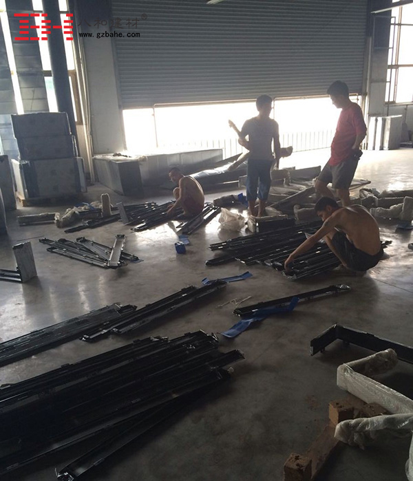 【鋁單板安裝現場】包柱鋁單板密拼安裝方式高要求