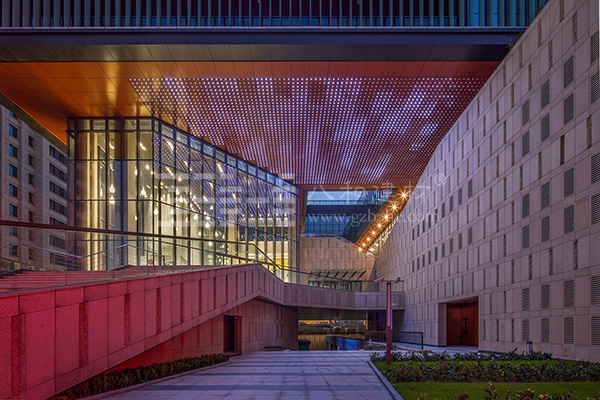 上海外高橋文化藝術(shù)中心-穿孔鋁單板 、鋁天花吊頂3