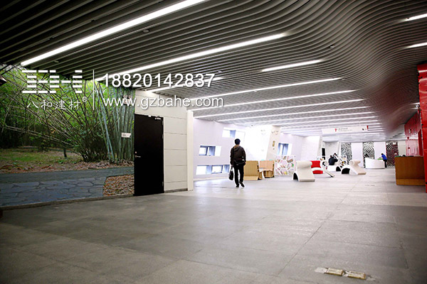 弧形鋁方通吊頂