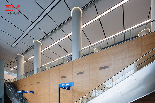 室內沖孔吸音鋁單板吊頂案例，港珠澳大橋珠?？诎洞髽鞘覂忍旎? title=