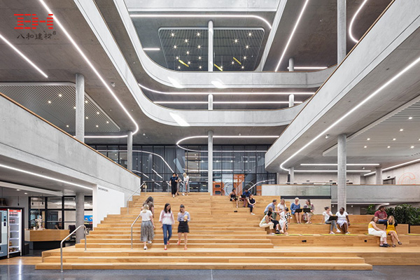 辦公大樓內的鋁方通天花裝飾,Zalando柏林辦公總部 辦公大樓內的鋁方通天花裝飾,Zalando柏林辦公總部