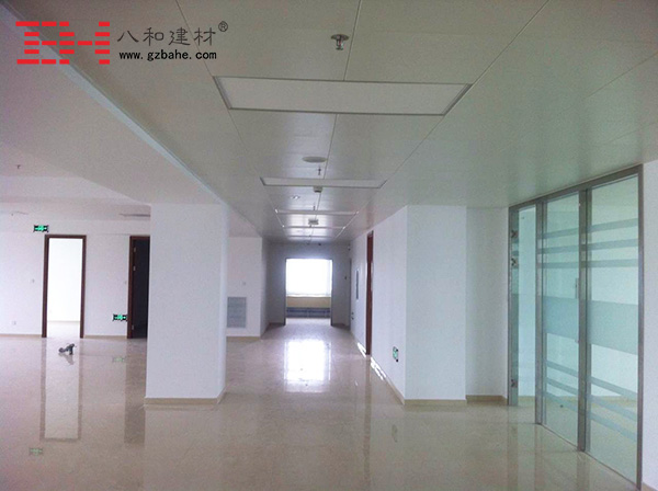 【新疆項目完工】特豐藥業大樓勾搭鋁單板及鋁扣板裝飾完畢