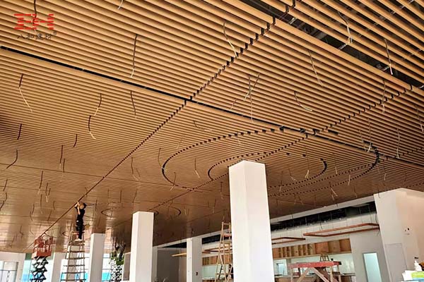 覆膜鋼板方通天花吊頂案例——惠州科信技術(shù)產(chǎn)業(yè)園廠房 覆膜鋼板方通天花吊頂案例——惠州科信技術(shù)產(chǎn)業(yè)園廠房